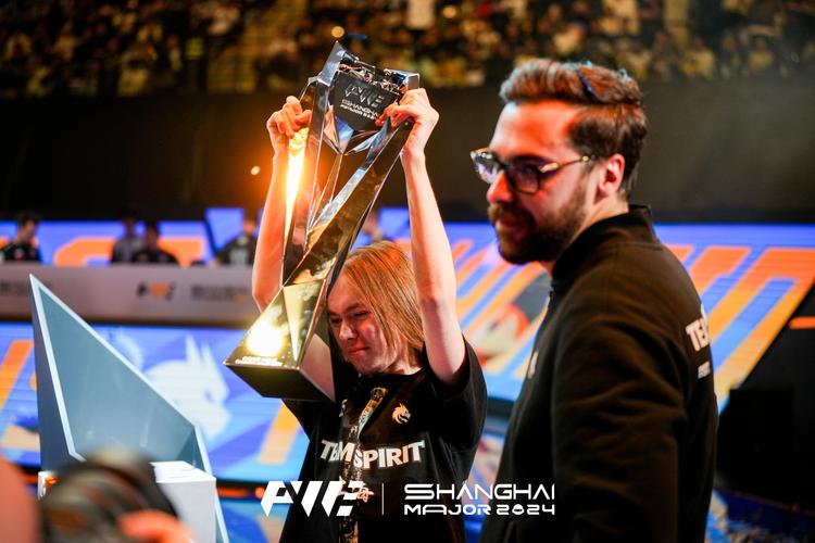 英雄联盟情人节限定皮肤上线：蜘蛛 风女 阿克尚