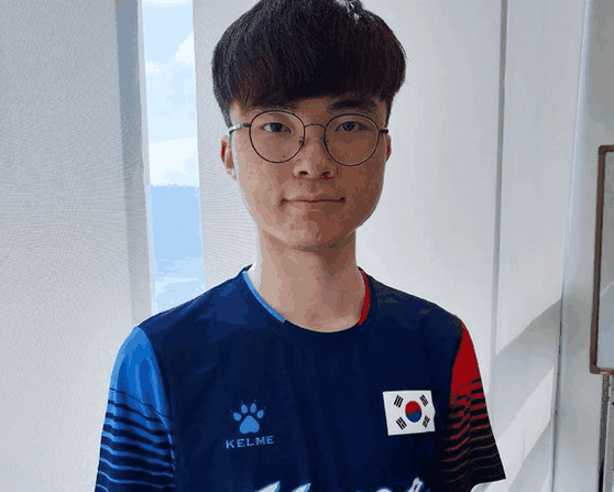 能否原班人马再战一年？ bin 、 Xun 、Elk合同即将到期 knight与ON明年到期