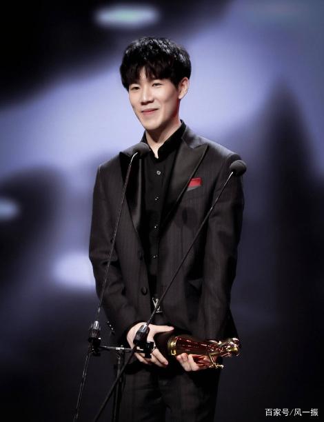 Bilibili Gaming 员工更新了视频： bin 的两种排位赛模式：“坐下” ／ “认真”