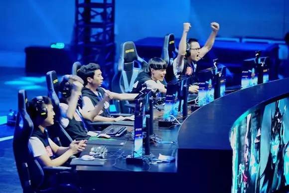 战胜心魔，RNG时隔1047天再次战胜BLG