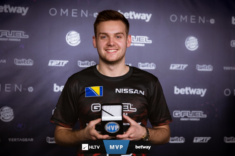 Ninjas in Pyjamas 教练：我们有点太过于依赖中单了